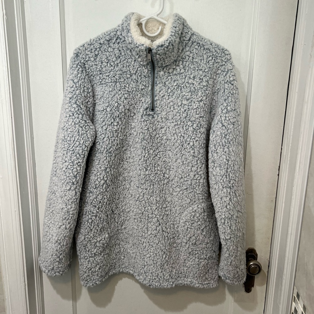Womens Fuzzy Teddy Grey Fleece Top with Pockets. Size Large